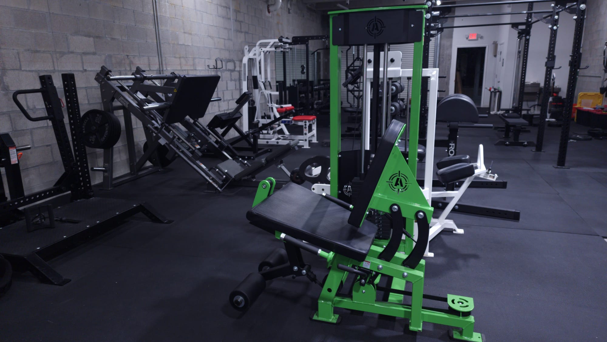Lifter training on the floor at In-Handsome Barbell
